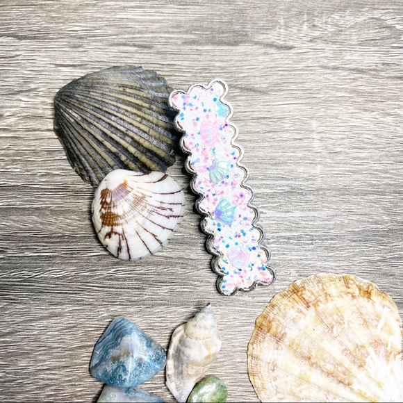 JEWELEDART Shells Glitter Scalloped Hair Clip - Picture 1 of 2